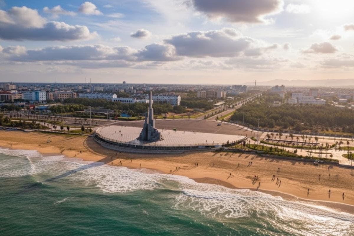 Góc nhìn toàn cảnh không gian mở hướng biển của Tháp Nghinh Phong - nơi đất trời và đại dương giao hòa.